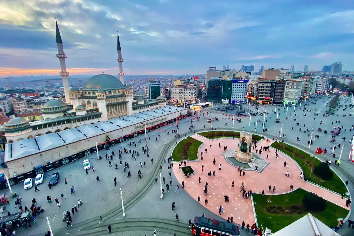 تکسیم و خیابان استقلال